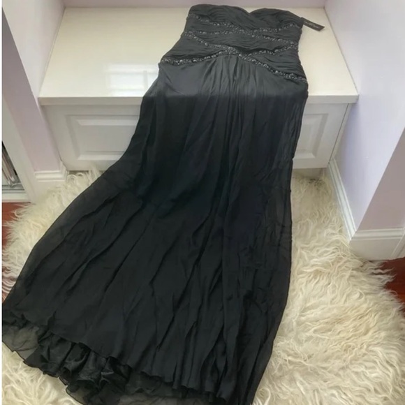 Carmen Marc Valvo Black Beaded Dress - Picture 2 of 7